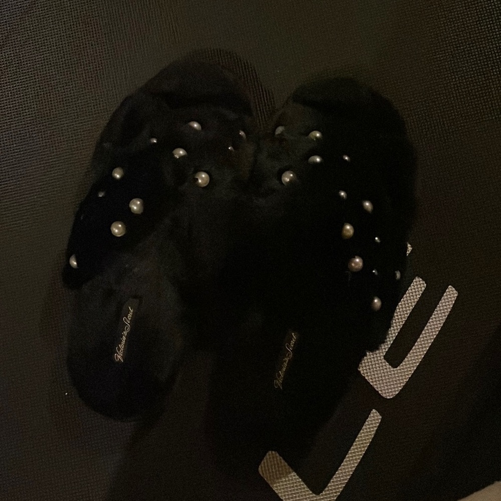 Size small Victoria secret slippers never worn